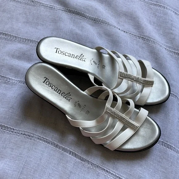 Toscanella Women's Elegant White Strappy Sandals - Picture 12 of 14